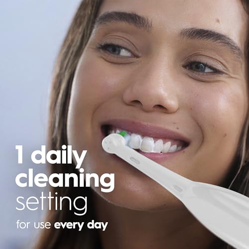 Oral-B Pro 100 3D White, Battery Toothbrush, White