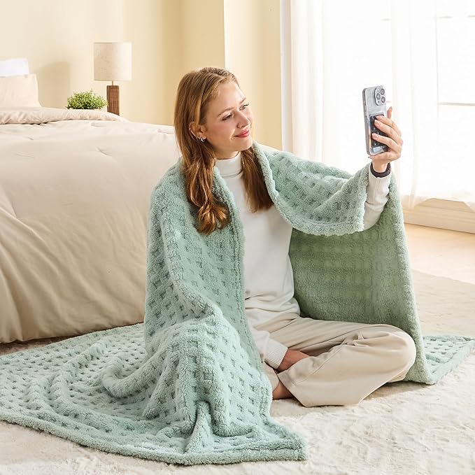 NEWCOSPLAY Super Soft Queen Blanket Green Premium Silky Flannel Fleece 3D Waffle Checkered Lightweight Bed Blanket All Season Use (New Sage Green, Queen(90"x90"))