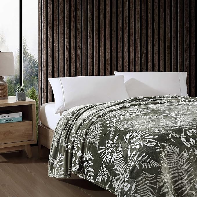 Eddie Bauer - King Blanket, Ultra Plush Bedding, Lightweight Home Decor for All Seasons (Fern Garden Green, King)